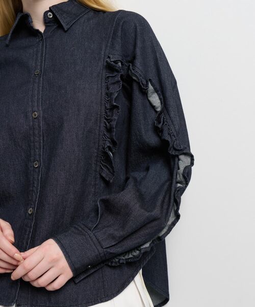 LANVIN en Bleu(ランバンオンブルー)の「ポリエステルウール/デニムフリルブラウス(シャツ/ブラウス・レディース・オフホワイト/ネイビー・38)」の15枚目の写真