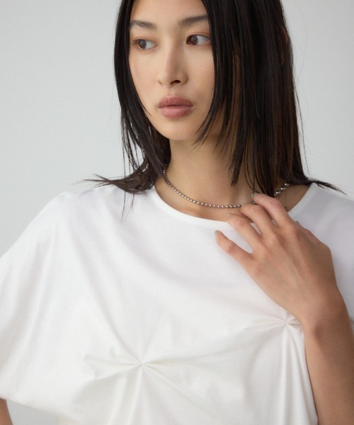 AZUL by moussy(アズールバイマウジー)の「ドルマンタックトップス(Tシャツ/カットソー・レディース・ライトグレー/オフホワイト/チャコールグレー・FREE)」の1枚目の写真