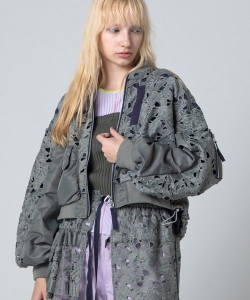 AULA AILA（アウラアイラ）の「レースMA-1ブルゾン（ブルゾン・レディース・イエロー×グリーン/ブラック/ライトカーキ・0）」の3枚目の写真