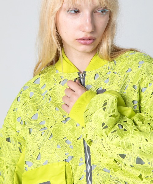 AULA AILA（アウラアイラ）の「レースMA-1ブルゾン（ブルゾン・レディース・イエロー×グリーン/ブラック/ライトカーキ・0）」の9枚目の写真