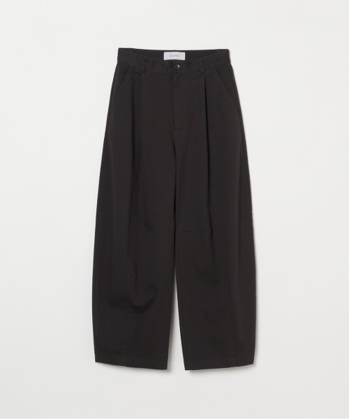 HELIOPOLE(エリオポール)の「COTTON TWILL CURVY TUCK PANTS(その他パンツ・レディース・アイボリー/キャメル/チャコールグレー・36/38)」の5枚目の写真