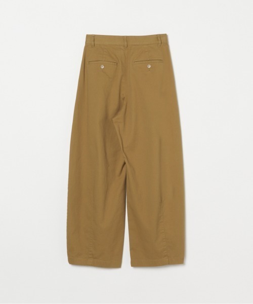 HELIOPOLE(エリオポール)の「COTTON TWILL CURVY TUCK PANTS(その他パンツ・レディース・アイボリー/キャメル/チャコールグレー・36/38)」の6枚目の写真