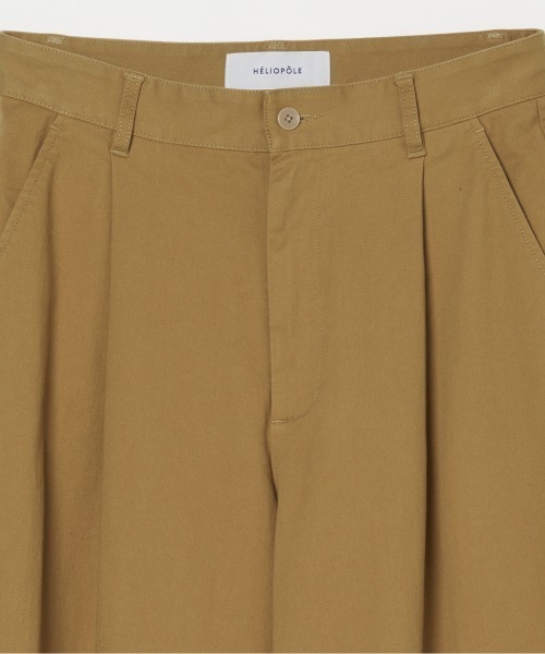 HELIOPOLE(エリオポール)の「COTTON TWILL CURVY TUCK PANTS(その他パンツ・レディース・アイボリー/キャメル/チャコールグレー・36/38)」の7枚目の写真