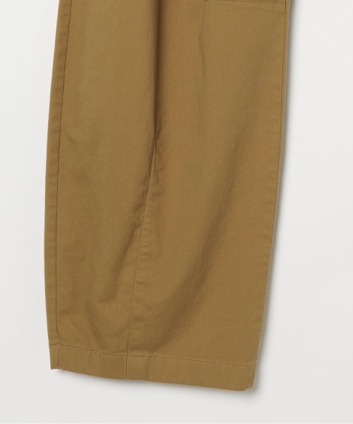 HELIOPOLE(エリオポール)の「COTTON TWILL CURVY TUCK PANTS(その他パンツ・レディース・アイボリー/キャメル/チャコールグレー・36/38)」の10枚目の写真