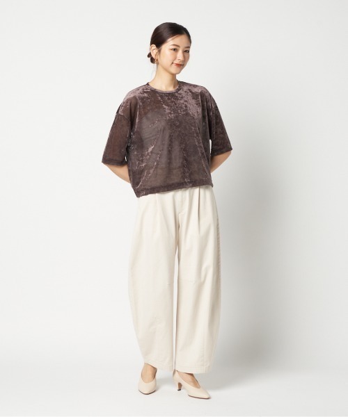 HELIOPOLE(エリオポール)の「COTTON TWILL CURVY TUCK PANTS(その他パンツ・レディース・アイボリー/キャメル/チャコールグレー・36/38)」の22枚目の写真
