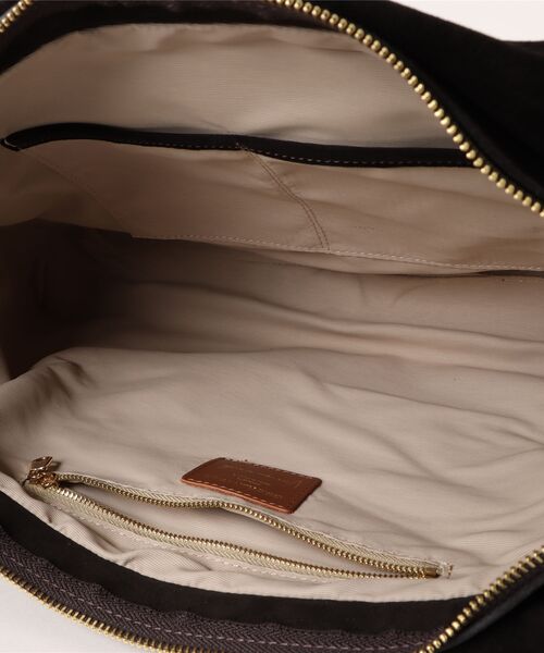 CHRISTIAN VILLA(クリスチャンヴィラ)の「【CHRISTIAN VILLA】ワイドシルエットスエードハンドバッグ(Q56373)(ハンドバッグ・レディース・ダークブラウン・ALL)」の4枚目の写真