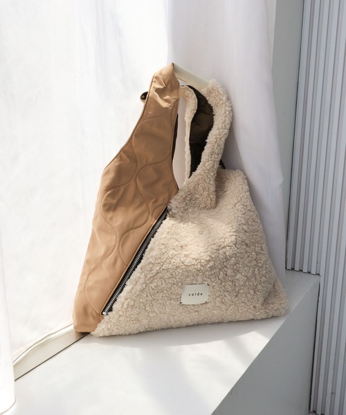 COLDE （コルデ）の「ボア×キルティングナイロントートバッグ（トートバッグ・レディース・アイボリー/チャコールグレー/ブラウン・FREE）」の2枚目の写真