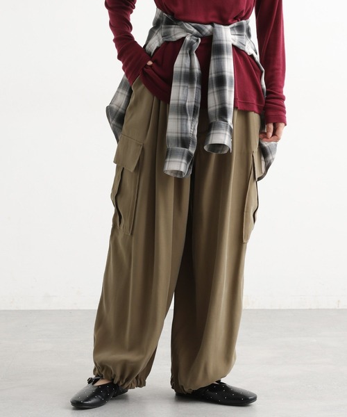 studio CLIP(スタディオクリップ)の「フィブリルツイルカーゴパンツ(その他パンツ・レディース・アイボリー/モカ/ネイビー・FREE)」の4枚目の写真