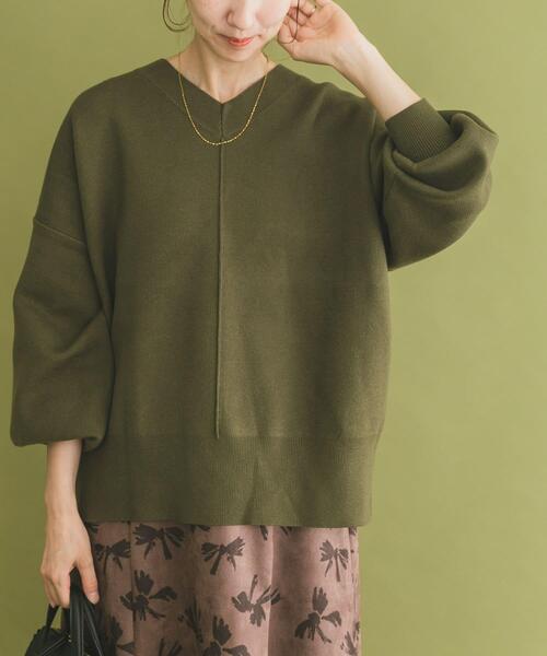 ITEMS URBANRESEARCH（アイテムズ アーバンリサーチ）の「Vネックニットプルオーバー（ニット/セーター・レディース・カーキ/ブラック/ライトグレー/キャメル・FREE）」の3枚目の写真