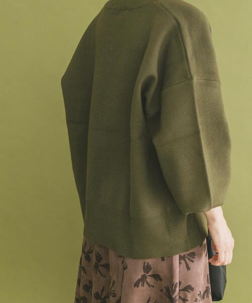 ITEMS URBANRESEARCH（アイテムズ アーバンリサーチ）の「Vネックニットプルオーバー（ニット/セーター・レディース・カーキ/ブラック/ライトグレー/キャメル・FREE）」の16枚目の写真