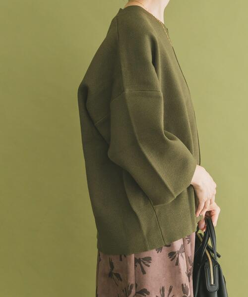 ITEMS URBANRESEARCH（アイテムズ アーバンリサーチ）の「Vネックニットプルオーバー（ニット/セーター・レディース・カーキ/ブラック/ライトグレー/キャメル・FREE）」の17枚目の写真