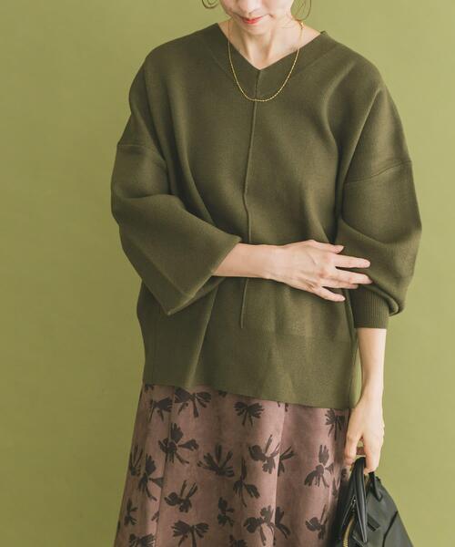 ITEMS URBANRESEARCH（アイテムズ アーバンリサーチ）の「Vネックニットプルオーバー（ニット/セーター・レディース・カーキ/ブラック/ライトグレー/キャメル・FREE）」の18枚目の写真