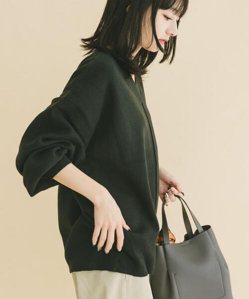 ITEMS URBANRESEARCH（アイテムズ アーバンリサーチ）の「Vネックニットプルオーバー（ニット/セーター・レディース・ブラック/カーキ/キャメル/ライトグレー・FREE）」の12枚目の写真