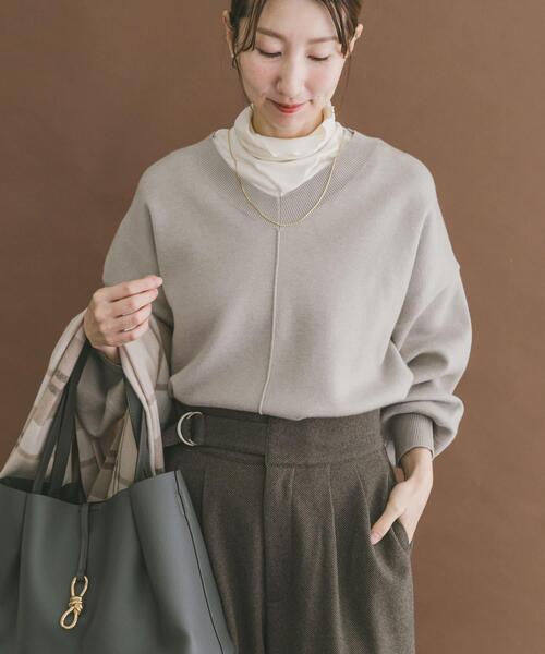 ITEMS URBANRESEARCH（アイテムズ アーバンリサーチ）の「Vネックニットプルオーバー（ニット/セーター・レディース・ブラック/カーキ/キャメル/ライトグレー・FREE）」の19枚目の写真