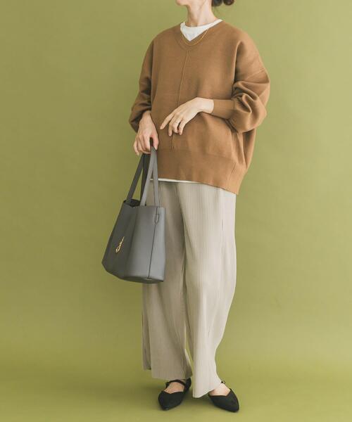 ITEMS URBANRESEARCH（アイテムズ アーバンリサーチ）の「Vネックニットプルオーバー（ニット/セーター・レディース・カーキ/ブラック/ライトグレー/キャメル・FREE）」の11枚目の写真
