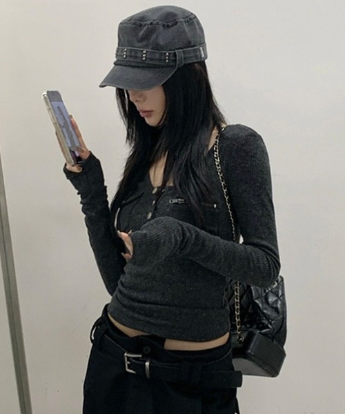 lilful(リルフル)の「Y2K スナップボタン フロントポケットデザイン リブニットヘンリーネックトップス(Tシャツ/カットソー・レディース・グレー/アイボリー・F)」の10枚目の写真