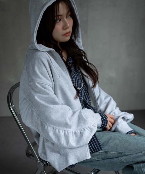 CREARE -LINO-（クレアーレリノ）の「〈ユニセックス商品〉ラウンドスリーブジップアップパーカー（パーカー・メンズ・アッシュ/ブラック・M/L）」の3枚目の写真