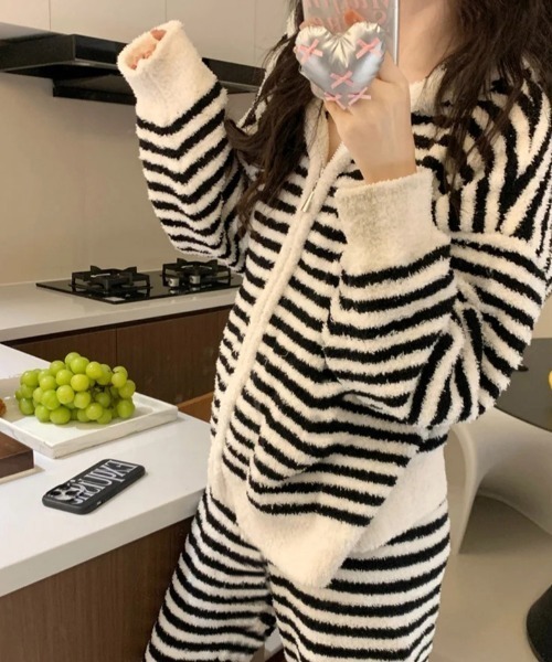 MAISON DE THERESE(メゾン ド テレーズ)の「お出かけにもできる フリース ジップアップルームウェア(ルームウェア/パジャマ・レディース・ブラック・M/L/XL)」の15枚目の写真