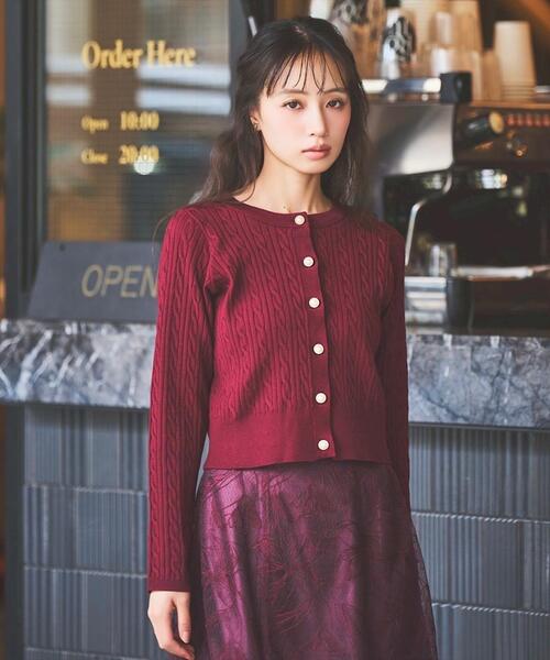 SWINGLE(スウィングル)の「ケーブルニットカーディガン(カーディガン/ボレロ・レディース・ライトグレー/ブラック/レッド/オフホワイト・FREE)」の4枚目の写真