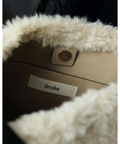anuke（アンヌーク）の「Boa Tote Bag（トートバッグ・レディース・アイボリー/ブラック・FREE）」の7枚目の写真