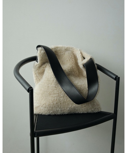 anuke（アンヌーク）の「Boa Tote Bag（トートバッグ・レディース・アイボリー/ブラック・FREE）」の8枚目の写真