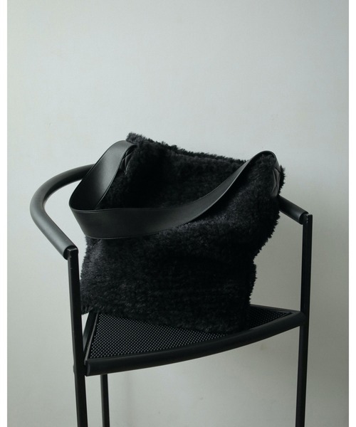 anuke（アンヌーク）の「Boa Tote Bag（トートバッグ・レディース・アイボリー/ブラック・FREE）」の9枚目の写真