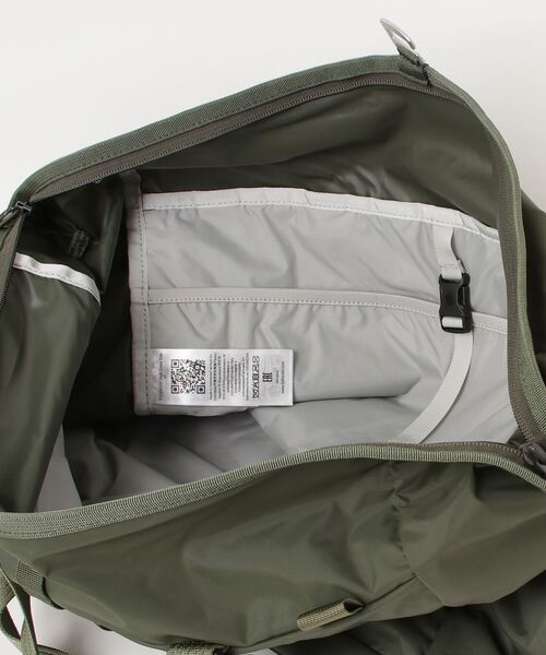 FJALL RAVEN (フェールラーベン)の「High Coast Tote 30(トートバッグ・レディース・ブラック/カーキ/ダークグリーン・ONE SIZE)」の6枚目の写真