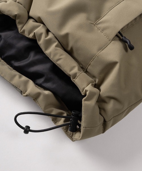 make a ray!（メイク ア レイ！）の「【82】ファイバーダウン 切替 フードジャケット/【撥水】【ストレッチ】（ダウンジャケット/コート・メンズ・ベージュ/ブラック/チャコールグレー・M/L）」の8枚目の写真