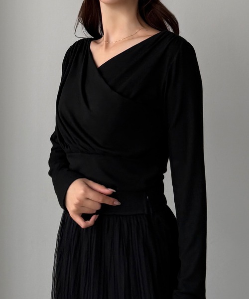 Louere(ルエレ)の「薄手カシュクールドレープカットソートップス(Tシャツ/カットソー・レディース・ホワイト/ブラック/クリーム・SMALL/MEDIUM/LARGE/X-LARGE)」の5枚目の写真