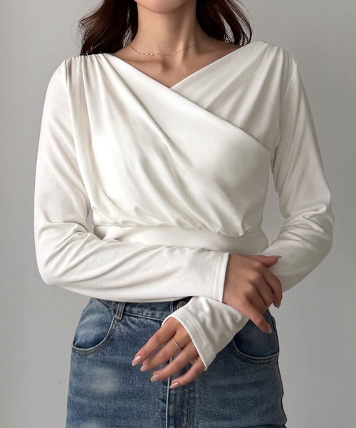 Louere(ルエレ)の「薄手カシュクールドレープカットソートップス(Tシャツ/カットソー・レディース・ホワイト/ブラック/クリーム・SMALL/MEDIUM/LARGE/X-LARGE)」の9枚目の写真