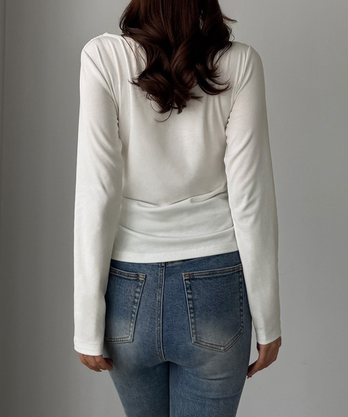 Louere(ルエレ)の「薄手カシュクールドレープカットソートップス(Tシャツ/カットソー・レディース・ホワイト/ブラック/クリーム・SMALL/MEDIUM/LARGE/X-LARGE)」の12枚目の写真