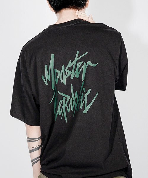 MONSTER REPUBLIC(モンスターリパブリック)の「ムーブメントロゴディープグリーンTシャツブラック(Tシャツ/カットソー・レディース・その他・LARGE/MEDIUM/SMALL/X-LARGE)」の1枚目の写真