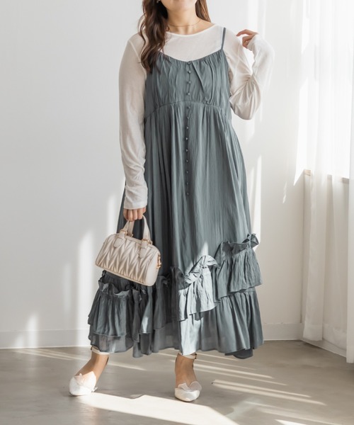 CLETTE(クレット)の「CLETTEオリジナルななめフリルキャミワンピース(ワンピース・レディース・グレー/ブラック/キャメル・LL/3L/4L)」の3枚目の写真