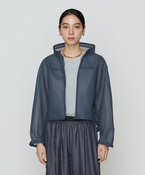 Gabardine K.T(ギャバジンケーティー)の「〔 +サイズ 〕 ラッセルメッシュダンボール シアーブルゾン(ブルゾン・レディース・ブルー/ネイビー・13号)」の2枚目の写真