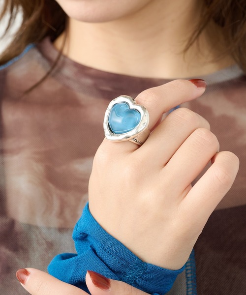 OtroAccesorio（オトロアクセソリオ）の「【OtroAccesorio】wavy heart RING（リング・レディース・グリーン/ピンク/ブルー/クリア・FREE）」の3枚目の写真