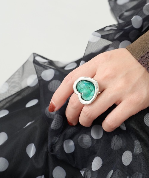 OtroAccesorio（オトロアクセソリオ）の「【OtroAccesorio】wavy heart RING（リング・レディース・グリーン/ピンク/ブルー/クリア・FREE）」の6枚目の写真