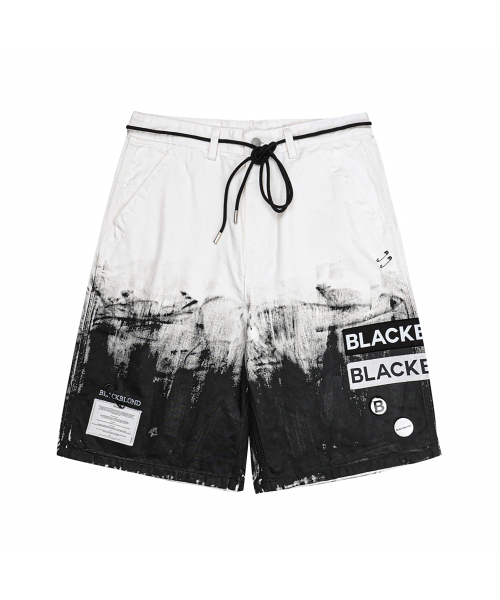 BLACK BLOND(ブラック ブロンド)の「ビビディスモークペインテッドパッチロゴデニムショートパンツ(ホワイト)(その他パンツ・レディース・その他・MEDIUM/LARGE/X-LARGE)」の1枚目の写真