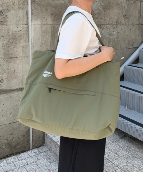 link lot(リンクロット)の「【A4サイズ対応】大容量シンプルワンポイントロゴナイロントートバッグ(トートバッグ・メンズ・ブラック/カーキ/グレー・F)」の12枚目の写真