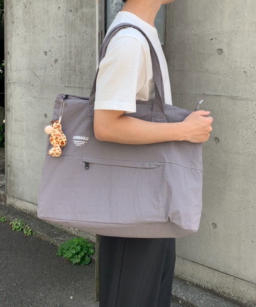 link lot(リンクロット)の「【A4サイズ対応】大容量シンプルワンポイントロゴナイロントートバッグ(トートバッグ・メンズ・ブラック/カーキ/グレー・F)」の8枚目の写真