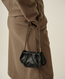 YURT（ユルト）の「プチポイヴ_BK（メッセンジャーバッグ）」