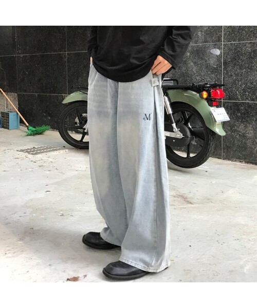 MUCENT(ムセント)の「フルイドシグネチャーサイドボタンパンツ(2カラー)(デニムパンツ・レディース・ブラック/スカイブルー・1/2)」の2枚目の写真