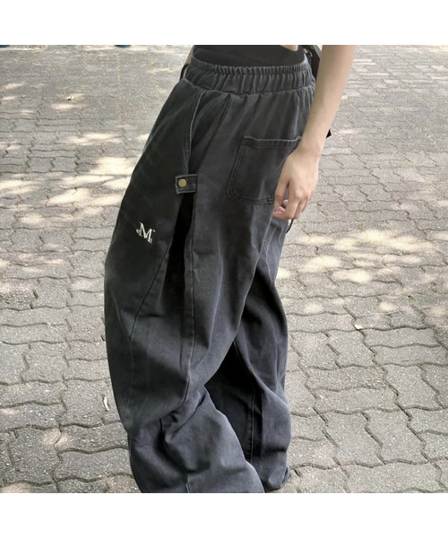 MUCENT(ムセント)の「フルイドシグネチャーサイドボタンパンツ(2カラー)(デニムパンツ・レディース・ブラック/スカイブルー・1/2)」の1枚目の写真