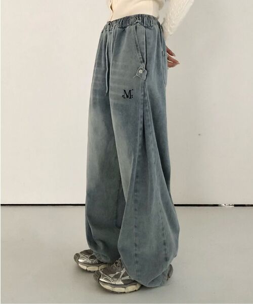 MUCENT(ムセント)の「フルイドシグネチャーサイドボタンパンツ(2カラー)(デニムパンツ・レディース・ブラック/スカイブルー・1/2)」の13枚目の写真