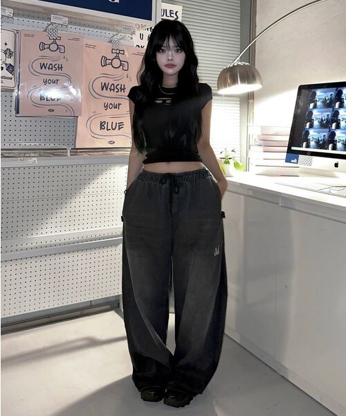MUCENT(ムセント)の「フルイドシグネチャーサイドボタンパンツ(2カラー)(デニムパンツ・レディース・ブラック/スカイブルー・1/2)」の10枚目の写真