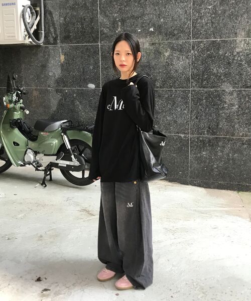 MUCENT(ムセント)の「フルイドシグネチャーサイドボタンパンツ(2カラー)(デニムパンツ・レディース・ブラック/スカイブルー・1/2)」の4枚目の写真