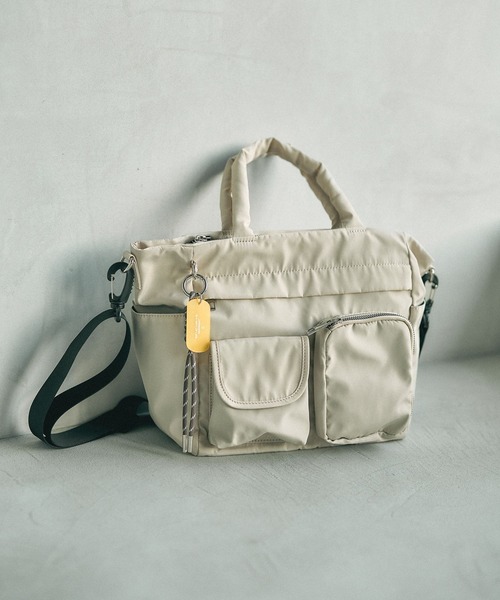 LEPSIM（レプシィム）の「【500mlペットボトルも入る】撥水11ポケットトート　634223（トートバッグ・レディース・アイボリー/ブラック・ONE SIZE）」の2枚目の写真