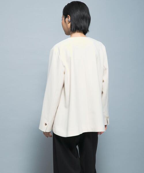 URBAN RESEARCH ROSSO WOMEN（アーバンリサーチ　ロッソ）の「『別注』CHIGNON×ROSSO　ラウンドヘムジャケット（スーツジャケット・レディース・オフホワイト/ブラック・FREE）」の4枚目の写真