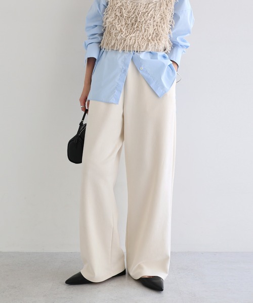 andme(アンドミー)の「フェイクスエードイージーワイドパンツ(その他パンツ・レディース・キャメル/アイボリー/オフホワイト・M/L)」の13枚目の写真
