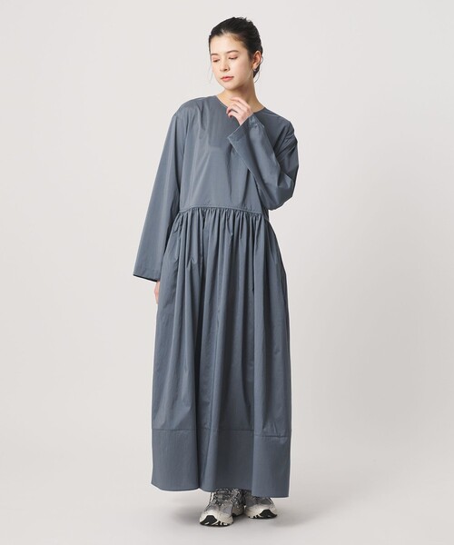 BEAUTY&YOUTH UNITED ARROWS(ビューティーアンドユースユナイテッドアローズ)の「ポリエステル ギャザーフレアワンピース(ワンピース・レディース・ブラック/コバルトブルー・S/M)」の5枚目の写真