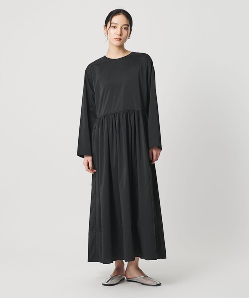 BEAUTY&YOUTH UNITED ARROWS(ビューティーアンドユースユナイテッドアローズ)の「ポリエステル ギャザーフレアワンピース(ワンピース・レディース・ブラック/コバルトブルー・S/M)」の6枚目の写真